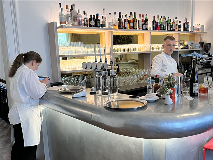bar